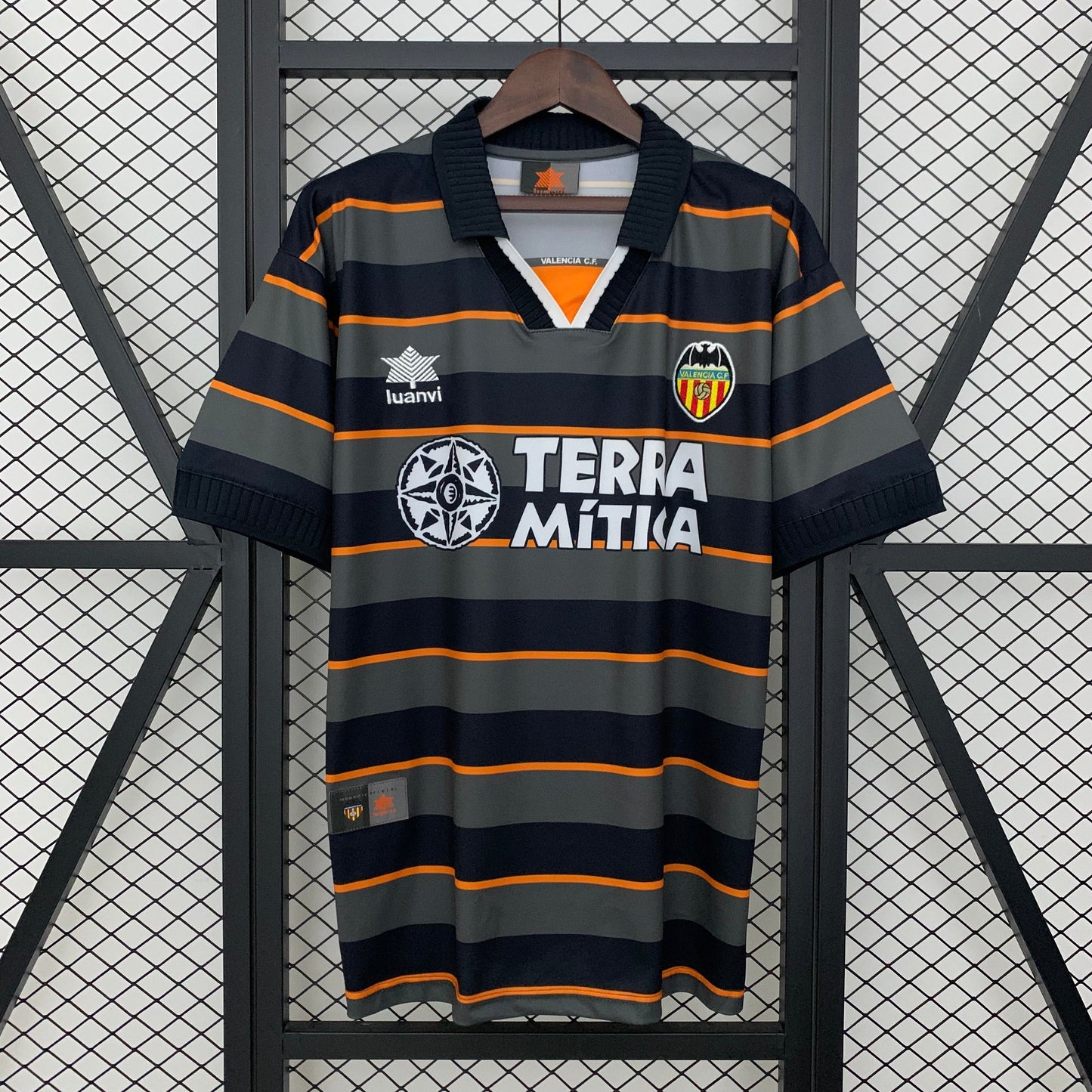 CHE III 99/00 HOMBRE (RETRO)