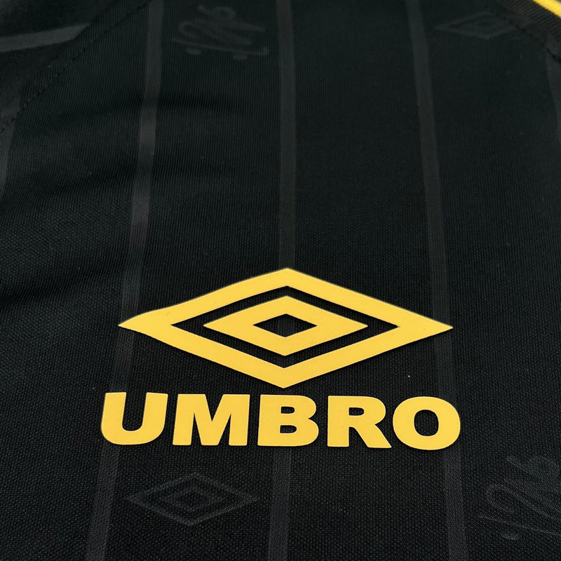 Camisa-Hombre-SANTOS-CBJ-Umbro-Negro-y-Dorado-SANTOS-CBJ-Umbro-Men's-Shirt-Black-and-Gold-charlie Brown jr